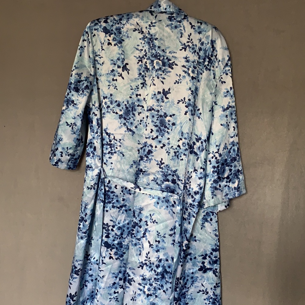 Blue patterned robe - Picture 8 of 9